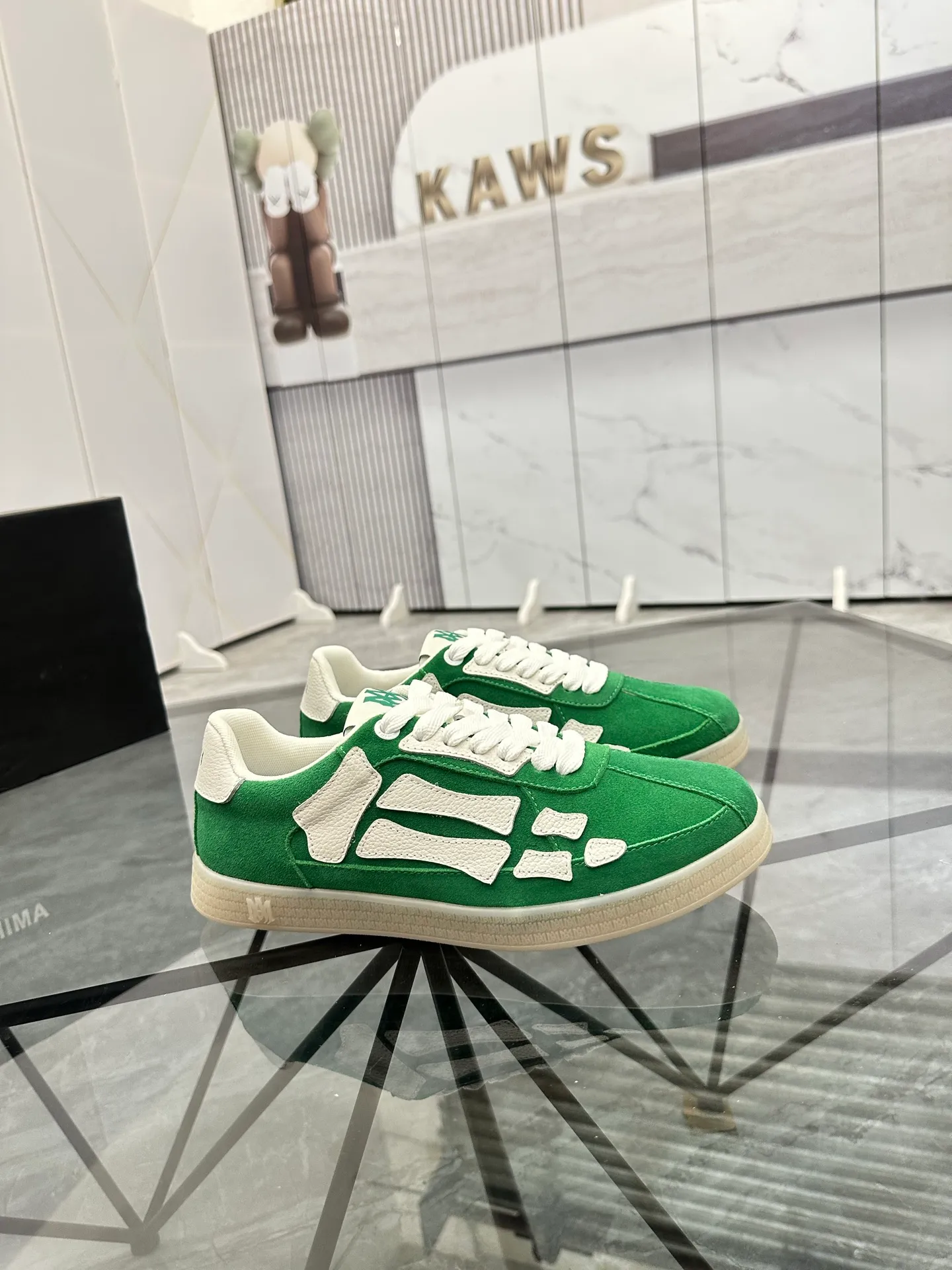 Men's shoes: 💰P420¥ Product trademark: AMIRI* "Amir*" low-top casual shoes Regular size: 38-45 (can be customized to 46) Product material: imported nubuck leather upper, breathable lining, original outsole. Number: 001